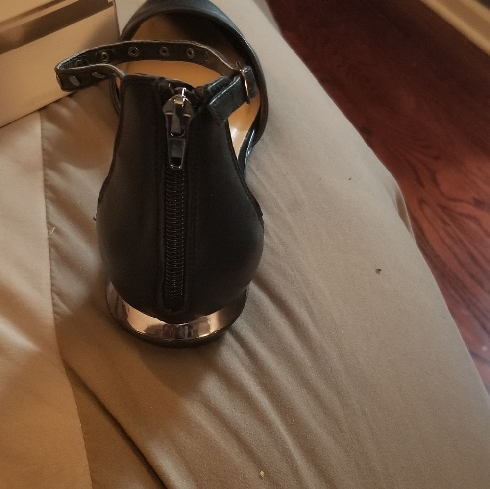 Women's shoes